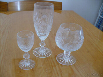 Retro sada skleniček.