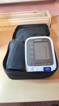 Měřič krevního tlaku Omron M6 Comfort