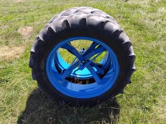 Prodám kola na traktor 12.4/11-32 - 1