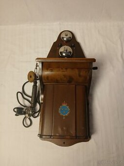 Starožitný nástěnný telefon