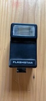 Blesk k foťáku "Fleshstar"