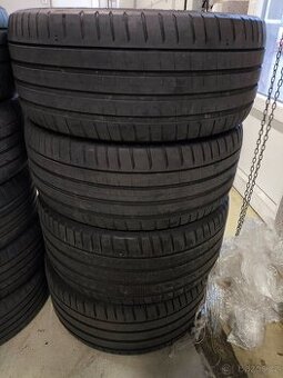 Prodám dvourozměrné pneu. R19
