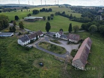 Prodej historického statku s téměř 5 hektary pozemků