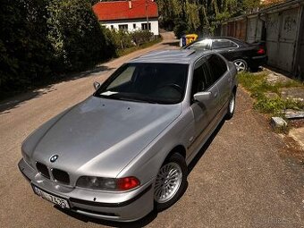 BMW e39 523i