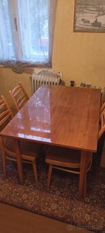 Jídelní stůl se židlemi + konferenční stolek