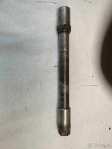 Kawasaki KX 125/250 přední osička s maticí