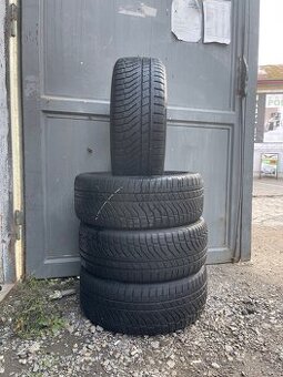 Zimní pneu Falken 235/45/18 Dot 22