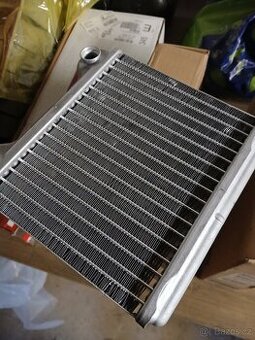 Výměník topení Audi A8