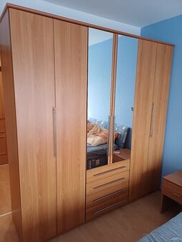 Skříň do ložnice