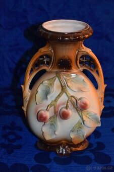Secesní váza s reliéfem