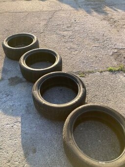 Letni pneu 225/45 R18 continental