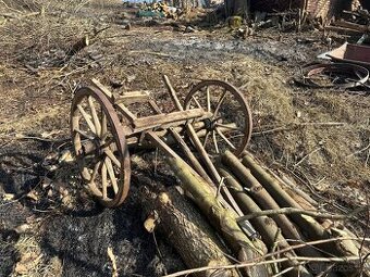Staré zemědělské stroje, náprava, vyorávač brambor. - 1