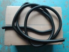 Husí krk 20mm, černý, materiál plast. - 1