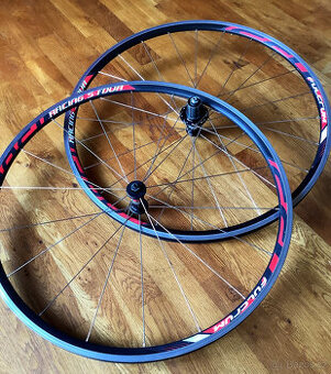 Silniční plášťová kola FULCRUM Racing 4