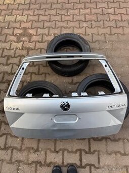 Škoda Octavia III kombi páté dveře stříbrné 5E9827173
