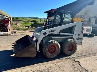 Smykovy nakladac Bobcat 645 vada
