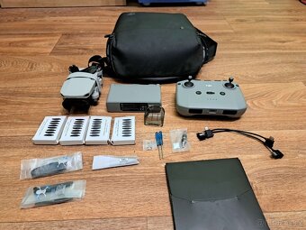 DJI Mini 2 SE Fly More Combo