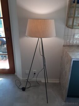 Stojací lampa látková