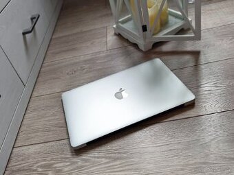 Apple Macbook Air 2015 - STAV NOVÉHO