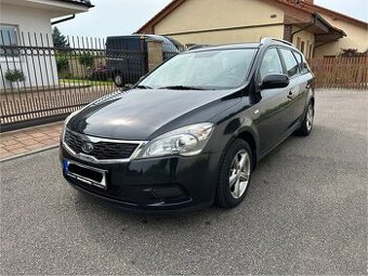 Prodám:Kia Cee'd 1.4 R.V 2011 Facelift kombi 107TKM najeto