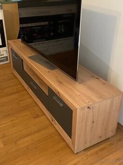 stolek pod TV