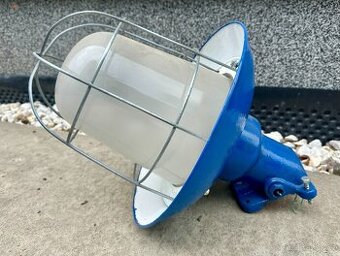 Stará INDUSTRY lampa litina smalt modrá