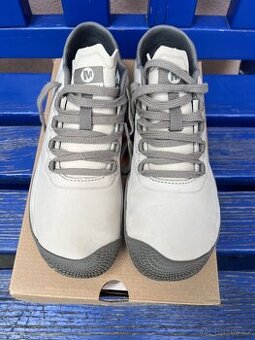 Barefoot Merell 39