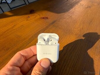 Apple AirPods 2. generace