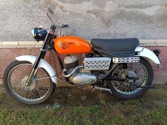 stavba trialu terénní závodní motocykl čz 125 nebo 175 ccm