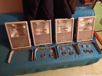 4 x halogenové světla