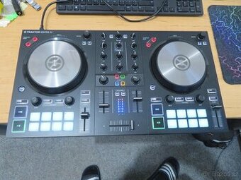 Zánovní DJ kontroler Traktor Kontrol S2 MK3