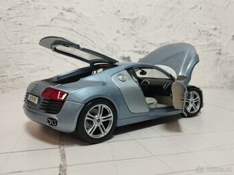 Audi R8 1/18 Maisto