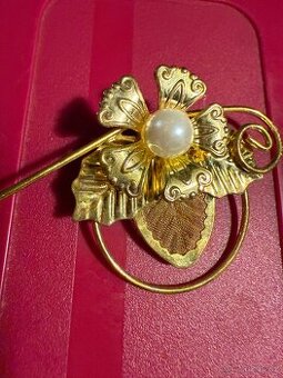 Brož kytka a perlou - 1