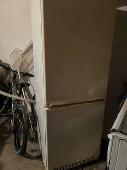 Lednička s marazákem Calex