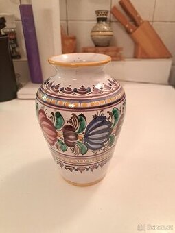 Slovenská lidová majolika – váza Modra