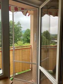 Síť proti hmyzu do dveří