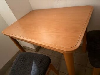Stůl jídelní rozkládací a 2 židle - pěkný stav