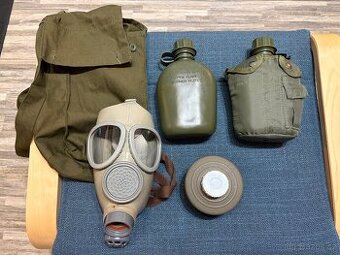 Plynová maska a dvě polní láhve - nové