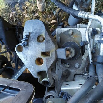 Renault trafic 1.9 dci 74kw 2005 74kw Opel Vivaro díly