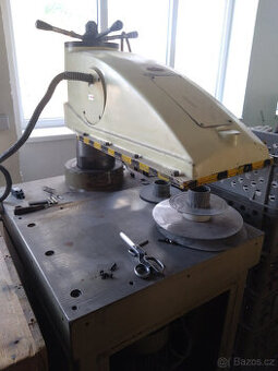 Vysekávací lis Svit