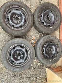 Fabia 2- plechové disky včetně zimních pneu 185/60 R 14
