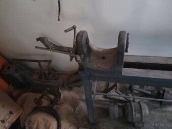 Kolářský soustruh na dřevo a dlabačka