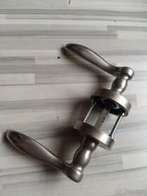 Prodám dveřní kování