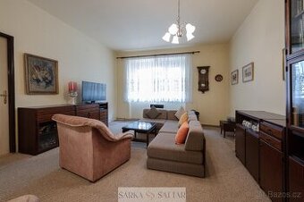 Prodej prostorného bytu 3+1 89m2 plus sklep v centru Hradce - 1