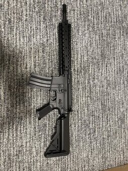Airsoft zbraň M4