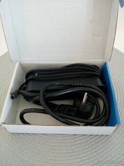 Dell Latitude - napájecí adapter.