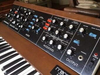 minimoog Model d - 1