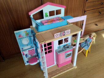 Domeček pro panenky Barbie GXC00