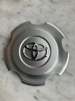 Poklička / kryt náboje Toyota Land Cruiser