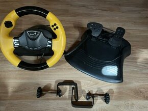 Volant s pedály